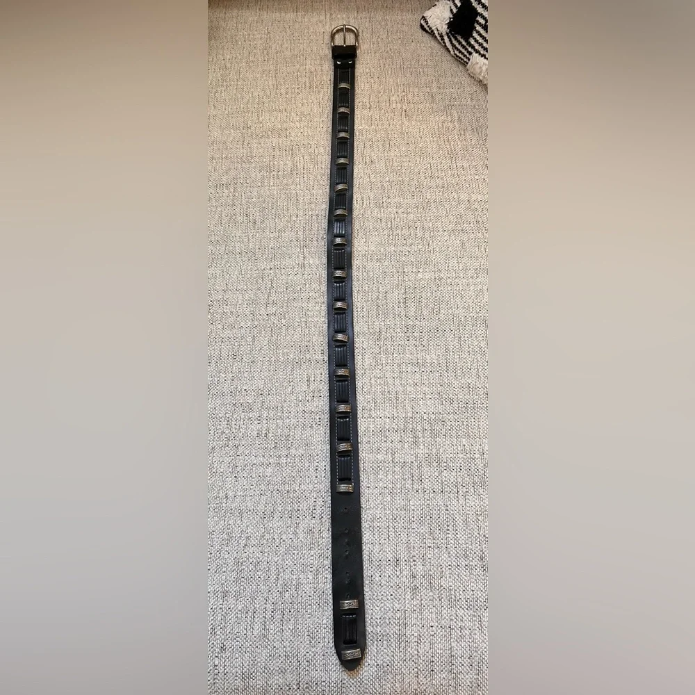 Women or Men’s Black Belt  with Silver Hardware Very Well Made Size 34